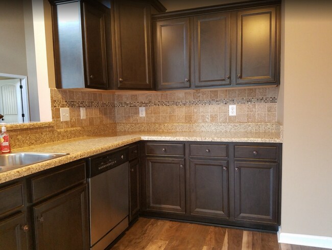 Building Photo - 501 Falkland Cir