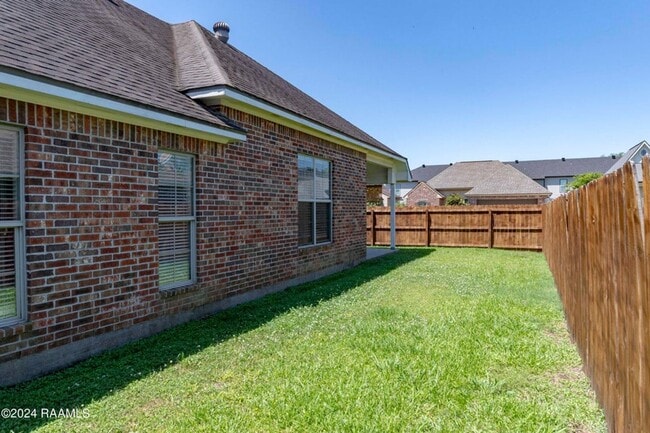Building Photo - 3 bedroom, 2 bath home