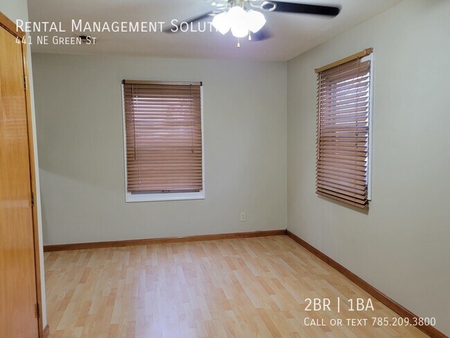 Building Photo - *2-CAR GARAGE* 441 NE Green St - 2 BED/1 BATH