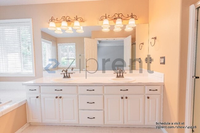 Building Photo - 16124 Baccarat Way