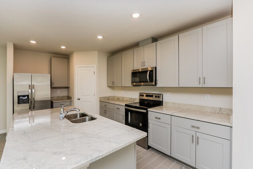 Building Photo - 10209 Daybreak Glen