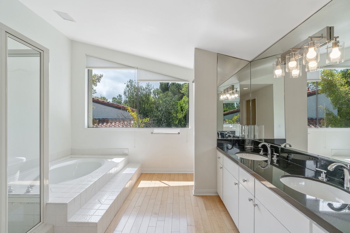 Building Photo - 23454 Park Hermosa