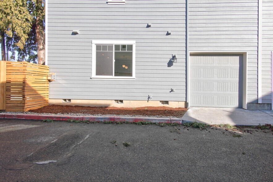 Primary Photo - 9424 N Macrum Ave