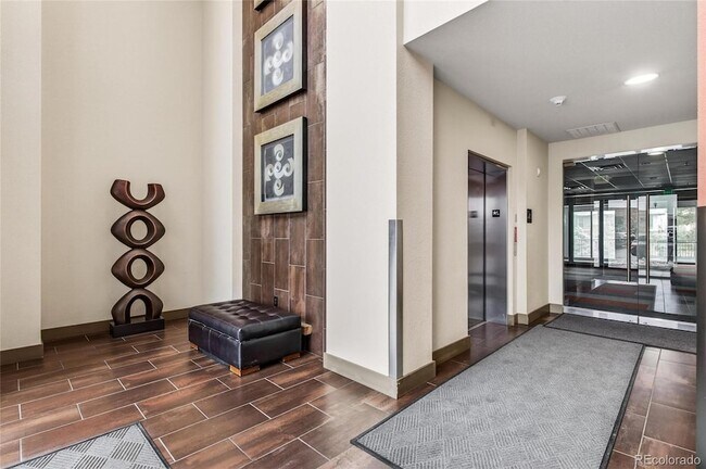 Building Photo - 10111 Inverness Main St