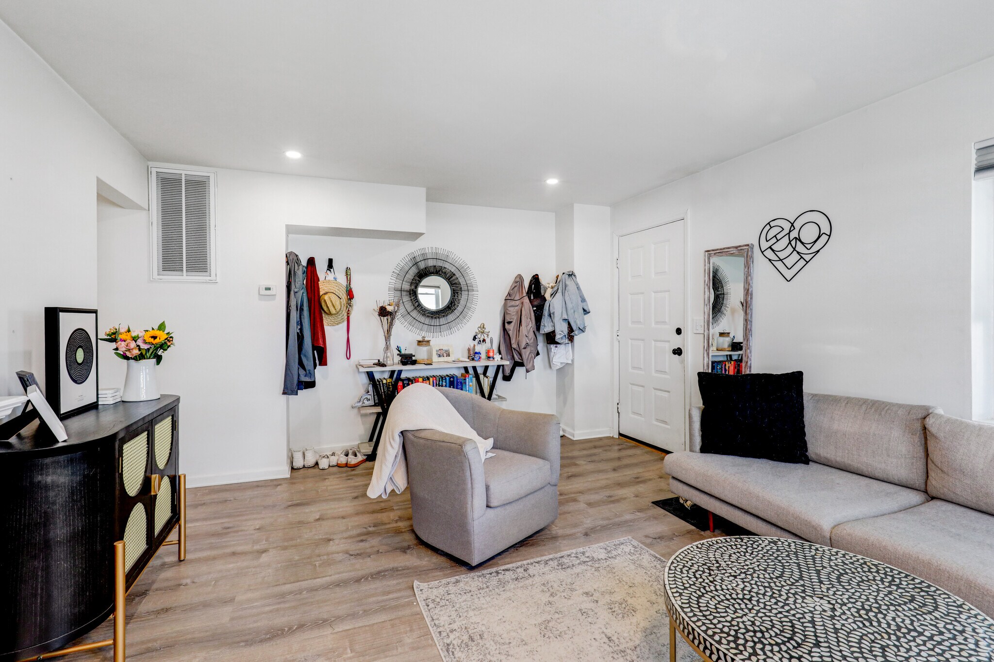 Open living room with tons of natural light - 606 Beach Ave