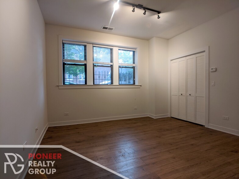 Building Photo - 4628 N Leavitt St