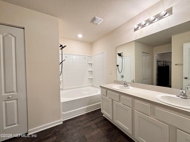 Building Photo - 2270 Willow Springs Dr