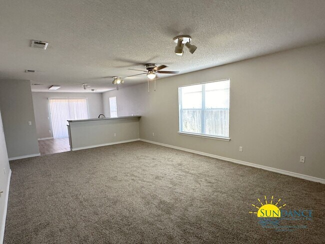 Building Photo - Lovely 3 Bedroom Home in Navarre