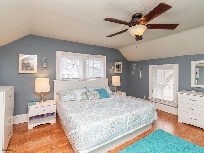 Building Photo - 5638 University Ave