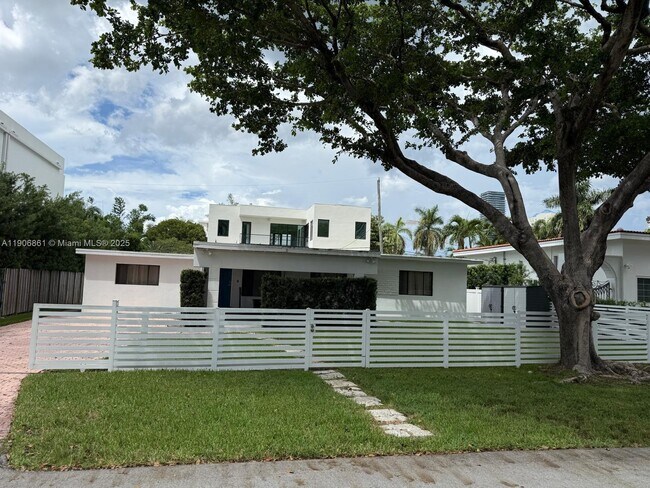 Building Photo - 245 189th Terrace