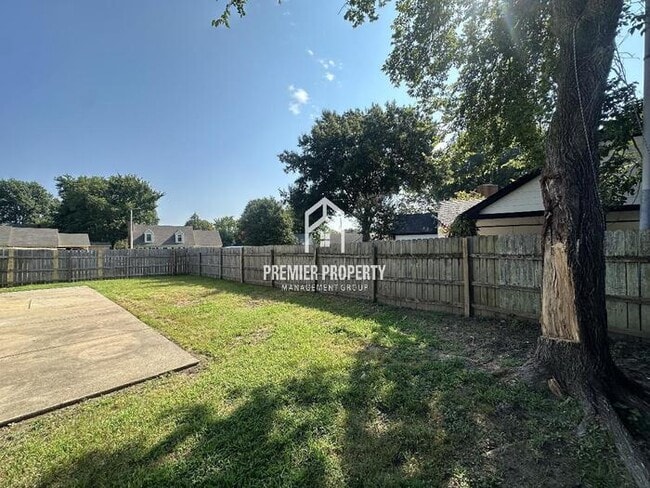 Building Photo - 2188 Longlane Dr