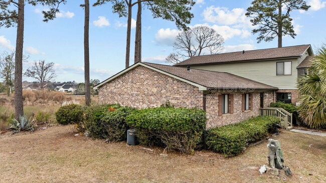 Building Photo - 305 Resort Dr