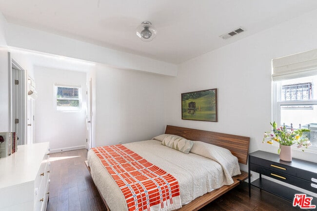 Building Photo - 4870 Stratford Rd