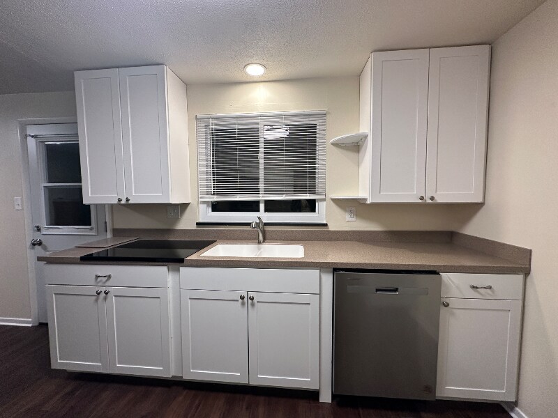 Building Photo - 4055 Royal Oak Dr