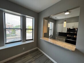 Building Photo - PERFECT 2/2 - RENOVATED, STAINLESS, GRANIT...