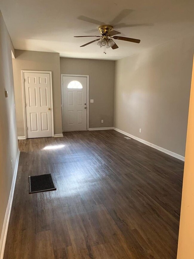 Building Photo - 1320 S Grand Ave