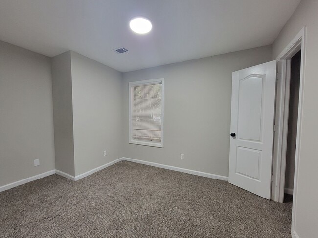 Building Photo - Quiet Comfort - Modern Home - HAFC Voucher...