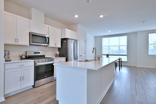 Building Photo - 332 Summit Cir