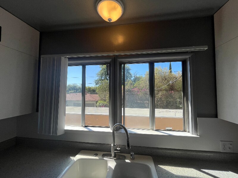 Building Photo - 13744 Burbank Blvd