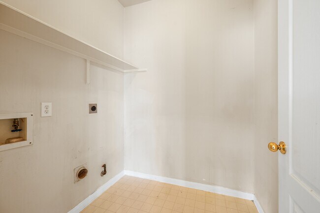 Building Photo - 11134 Maynard Pl