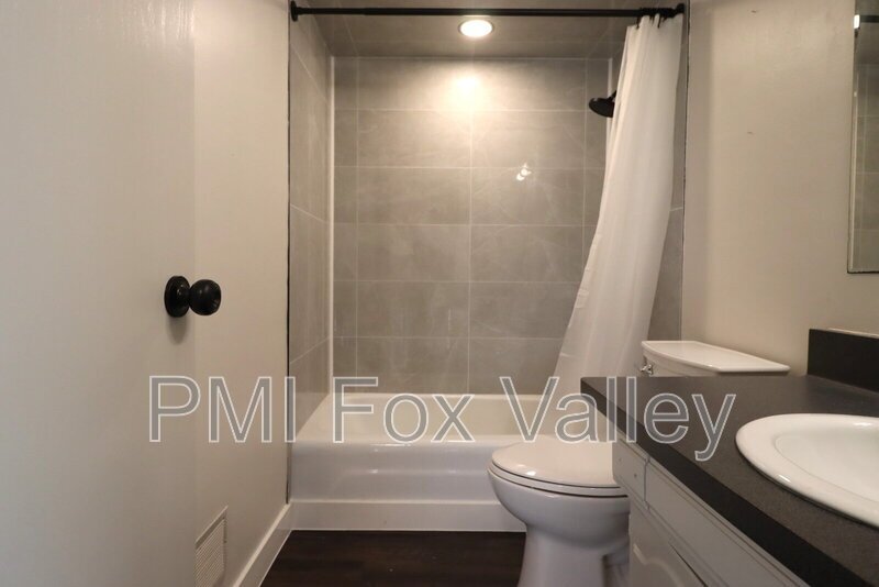 Building Photo - 800 N Hawthorne Dr