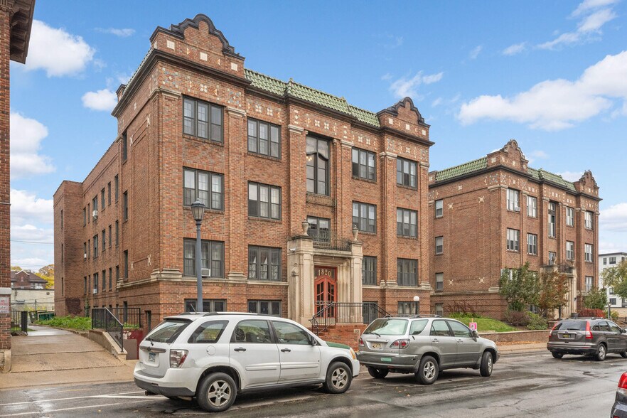 Building Photo - 1820 1st Ave S