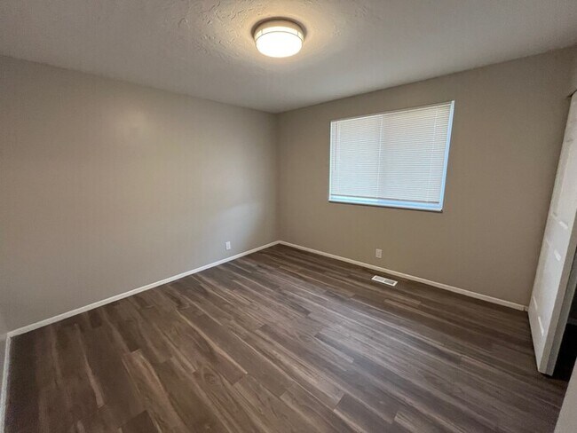 Building Photo - Remodeled Taylorsville 5 Bedroom!