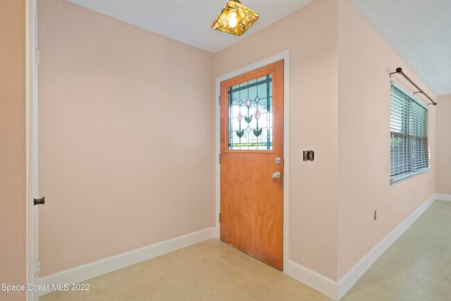 Building Photo - 512 Dolphin St