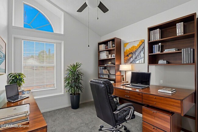 Building Photo - 905 Mark Wallace Ln