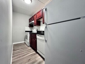 Building Photo - 60 Pleasant St