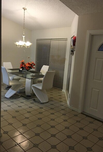 dining room - 373 Springdale Cir