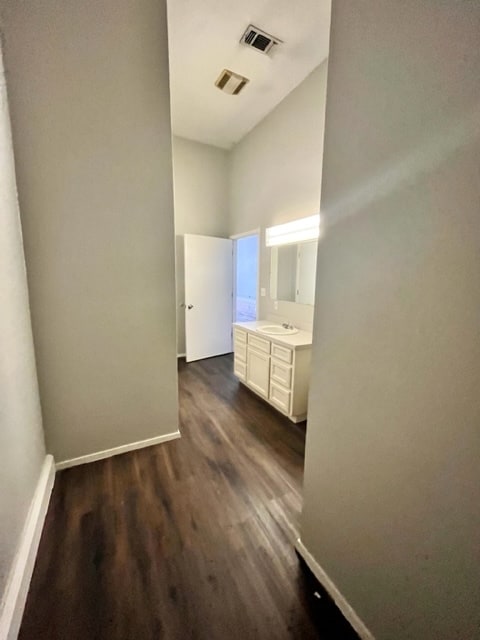 Building Photo - 609 W Main St