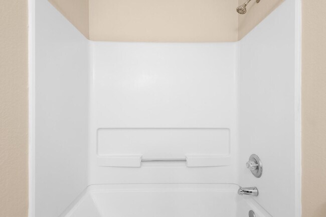 Building Photo - 3 Bedroom/2 Bath Meadow Brook Subdivision