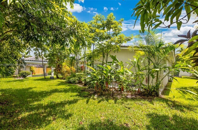 Building Photo - 13820 SW 82nd Ave