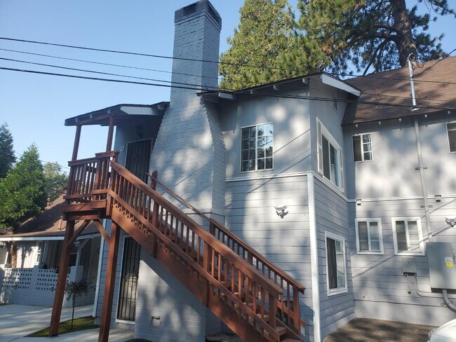 Building Photo - 596 Friendly Ln