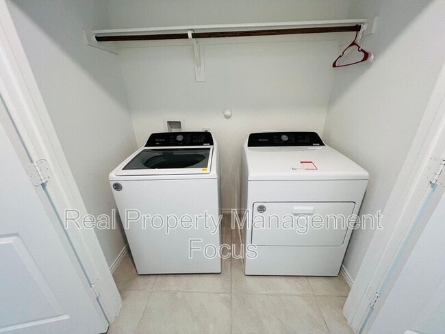 Building Photo - 3401 Harper St