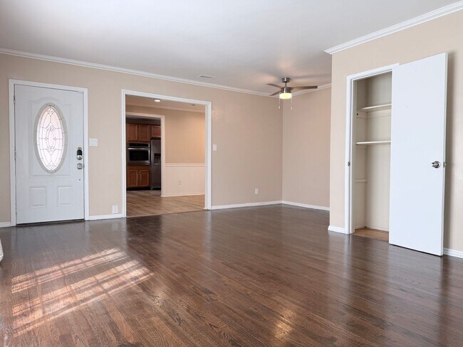 Building Photo - 3082 Thurin Ave