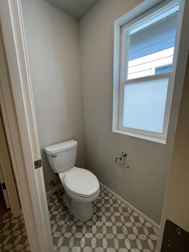 Building Photo - New 4 Bedroom 2.5 Bath Home McMinnville OR