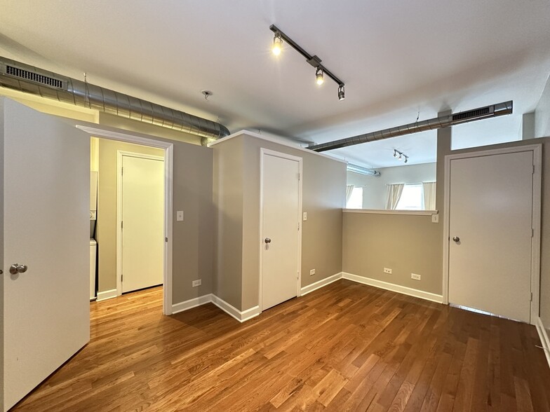 Building Photo - 674 N Orleans St