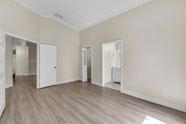 Building Photo - 14761 SW 156th Ave
