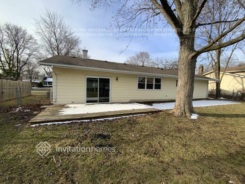 Building Photo - 906 E Sayles Dr