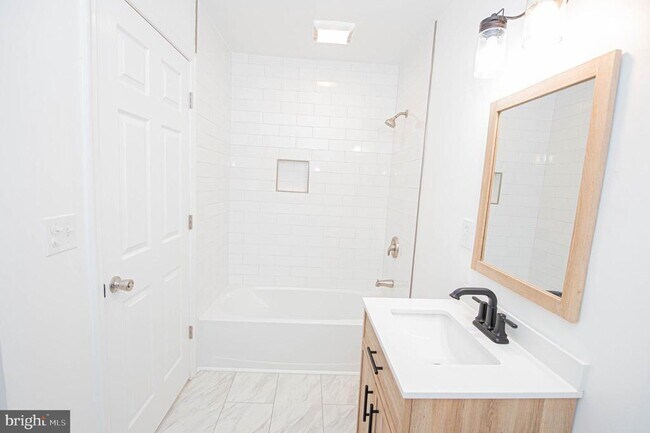 Building Photo - 308 N Division St