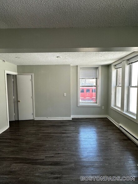 Building Photo - 76 Franklin St