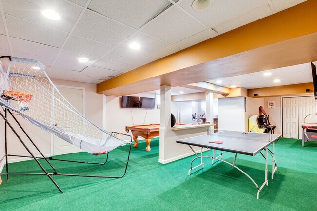 Building Photo - 14 Normandy Dr