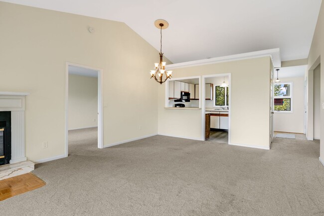Building Photo - 2-Bedroom, 2-Bathroom Condo with Stunning Downtown Views