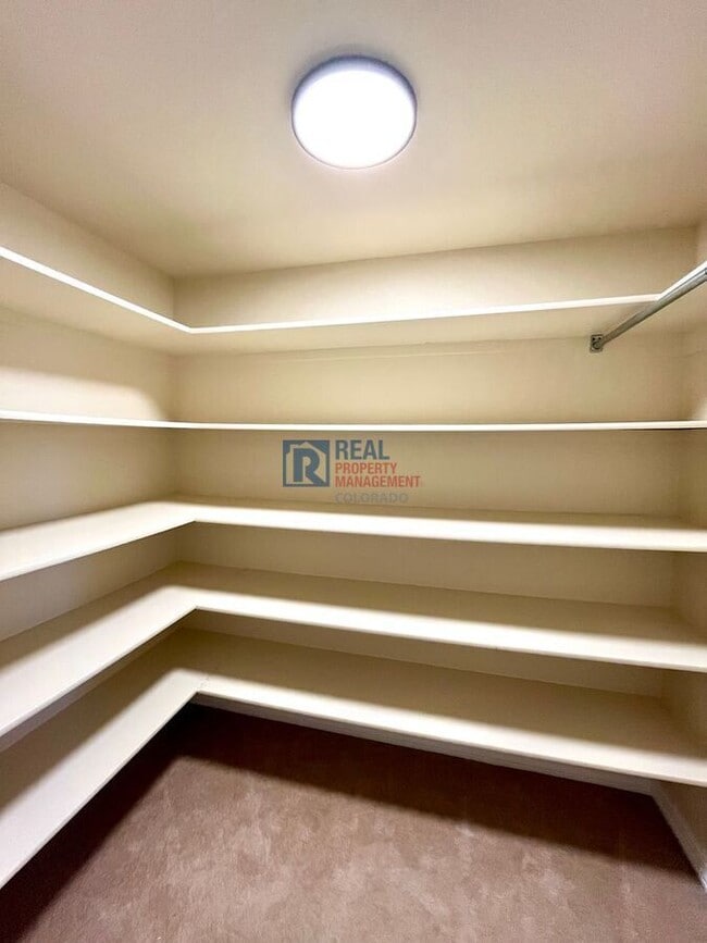 Building Photo - 2645 Rossmere St