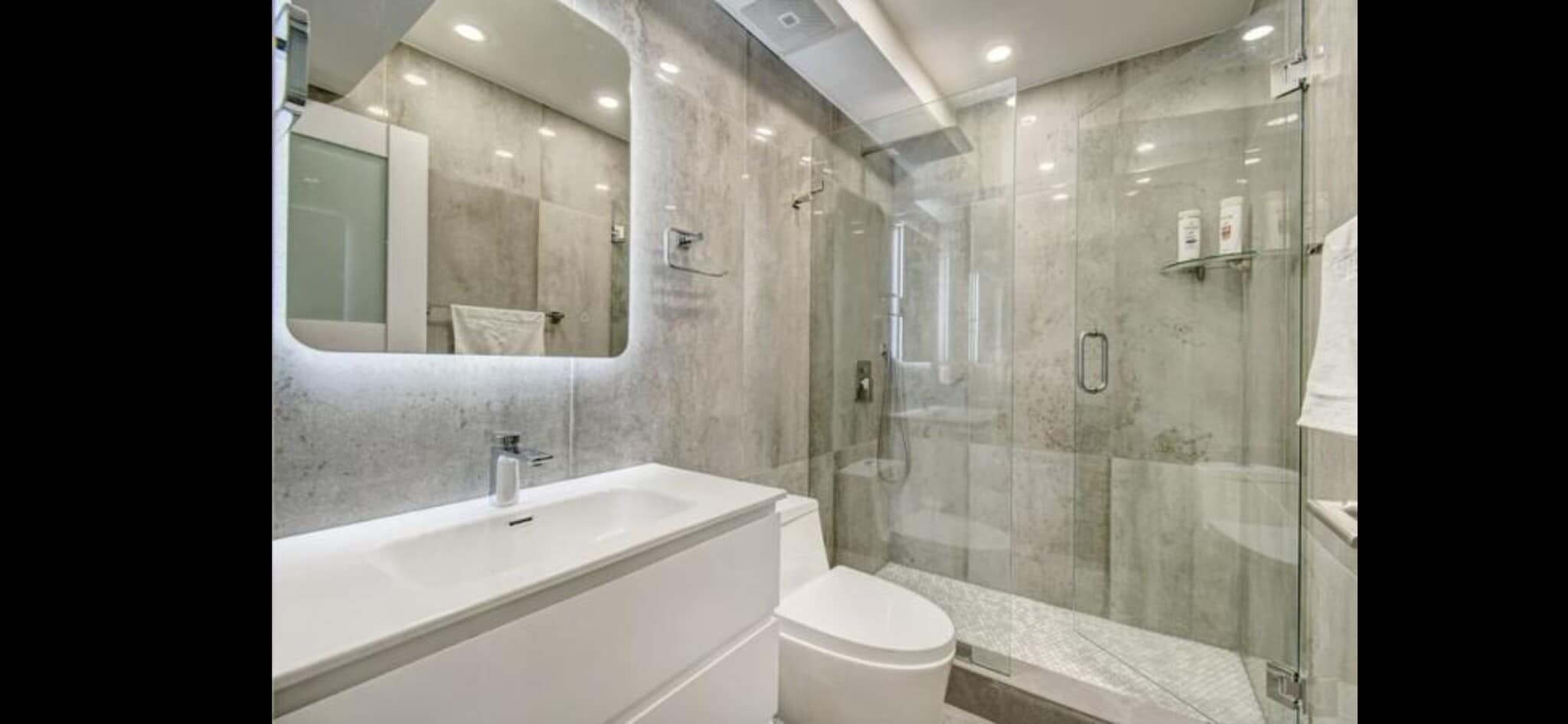 Building Photo - 100 Royal Palm Way