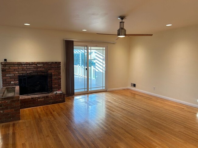 Building Photo - Adorable 5 Bedroom 3 Bathroom Orange Home Near Old Towne!