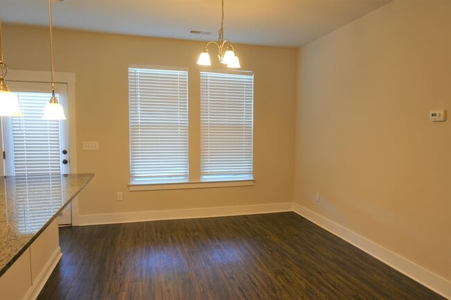 Building Photo - 17 Timber Oak Way