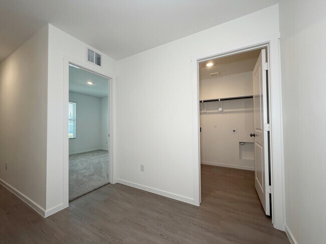Building Photo - 401 Meadows Ln